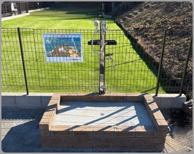 犬用のシャワー付き水場(公式サイト掲載)